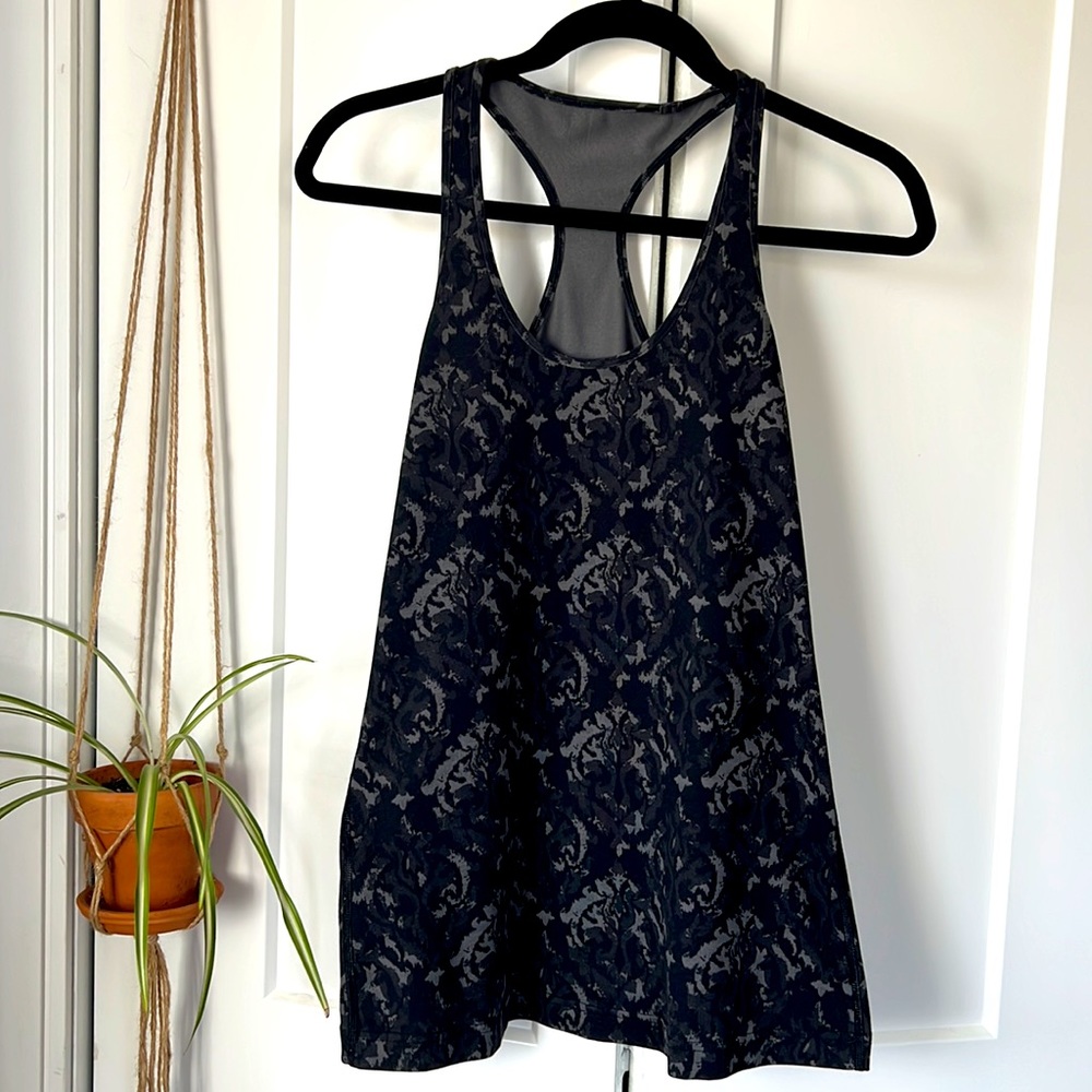 Lululemon size Large tank top black grey patterned